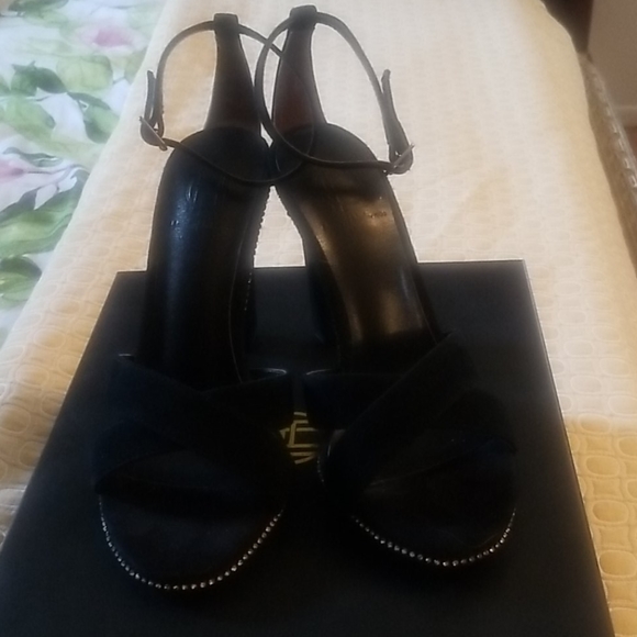 Heels - Picture 2 of 6